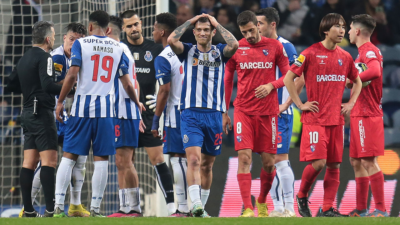 Liga Bwin Gil Vicente Mostra Sinal Vermelho E Trava Fc Porto No Drag O