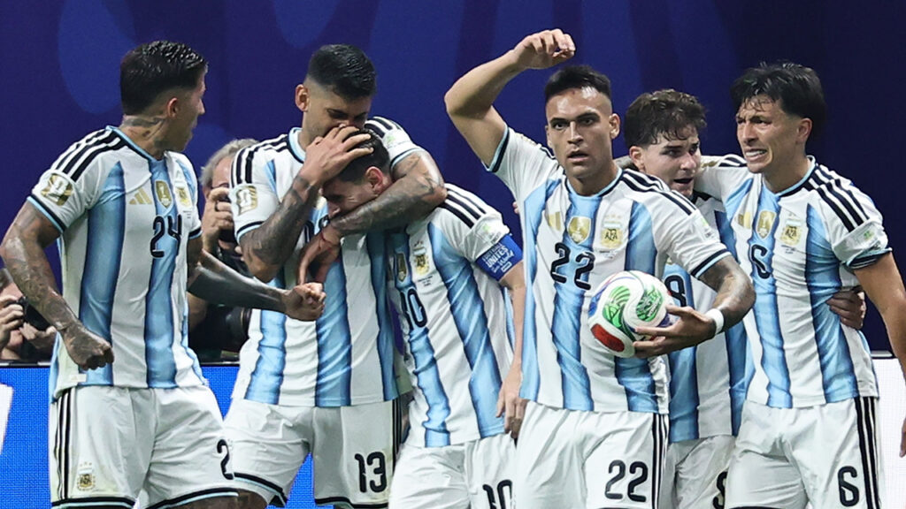 Esta imagem tem um texto alternativo em branco, o nome da imagem é Argentina_Festa_070726_1280-1024x576.jpg
