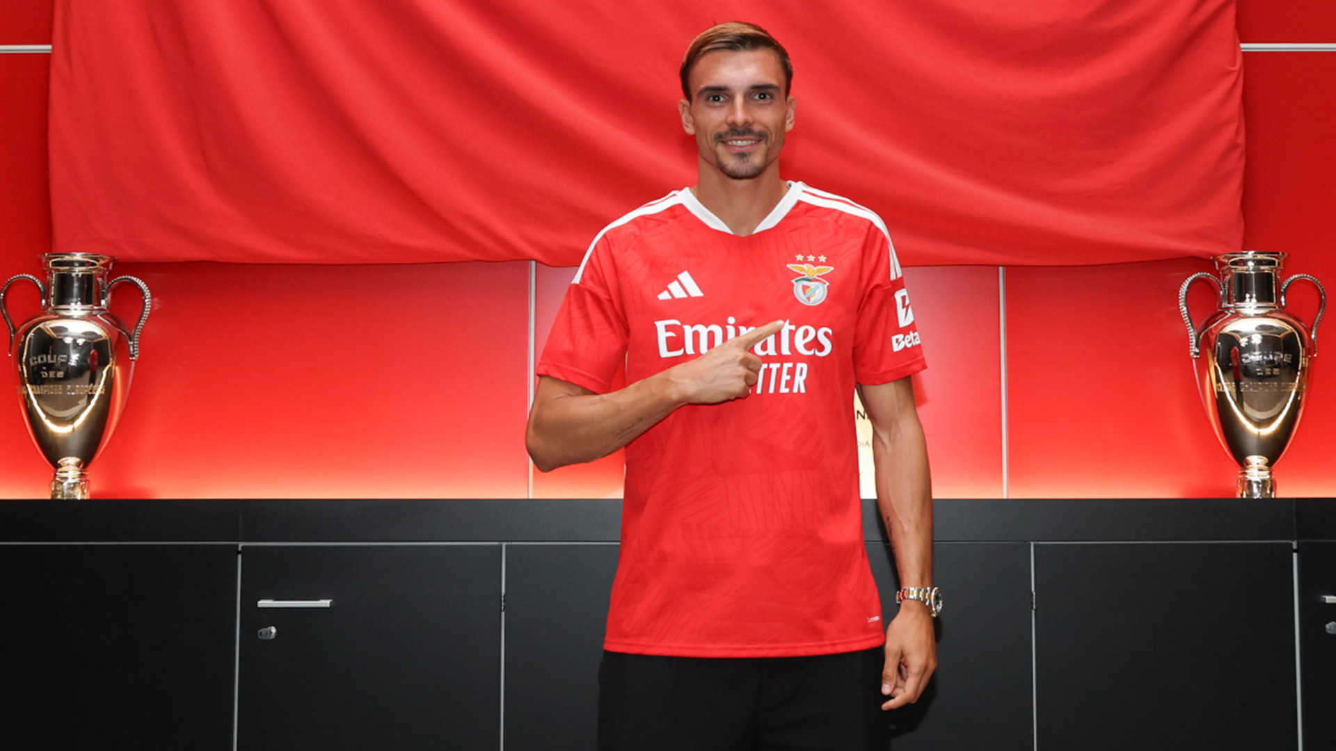 benfica-palhinha-assina-por-quatro-pocas